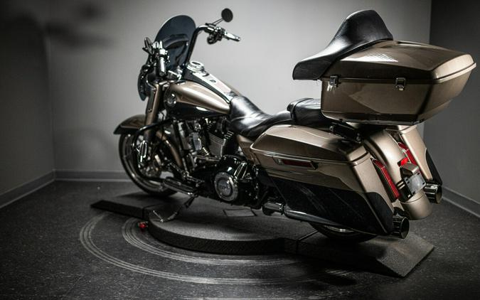 2014 CVO™ Road King® (FLHRSE5)