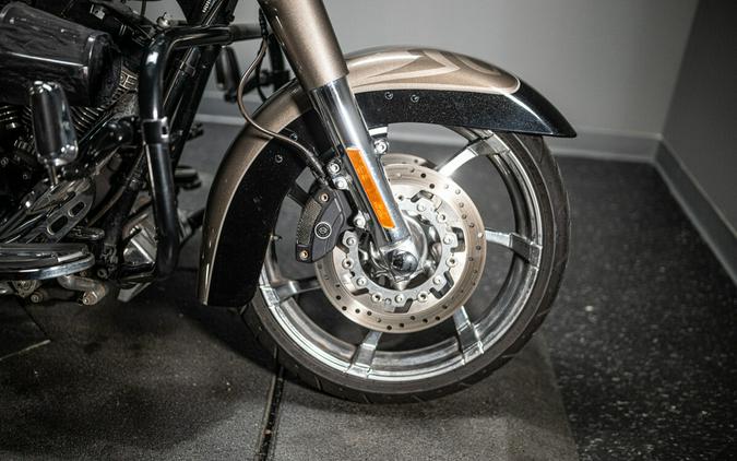 2014 CVO™ Road King® (FLHRSE5)