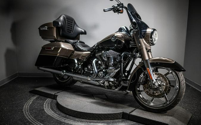 2014 CVO™ Road King® (FLHRSE5)