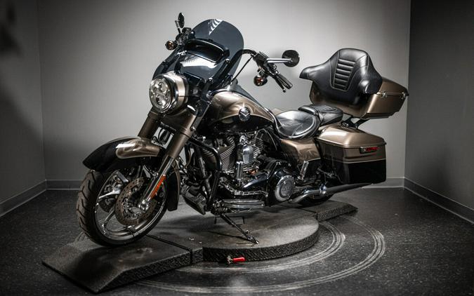 2014 CVO™ Road King® (FLHRSE5)