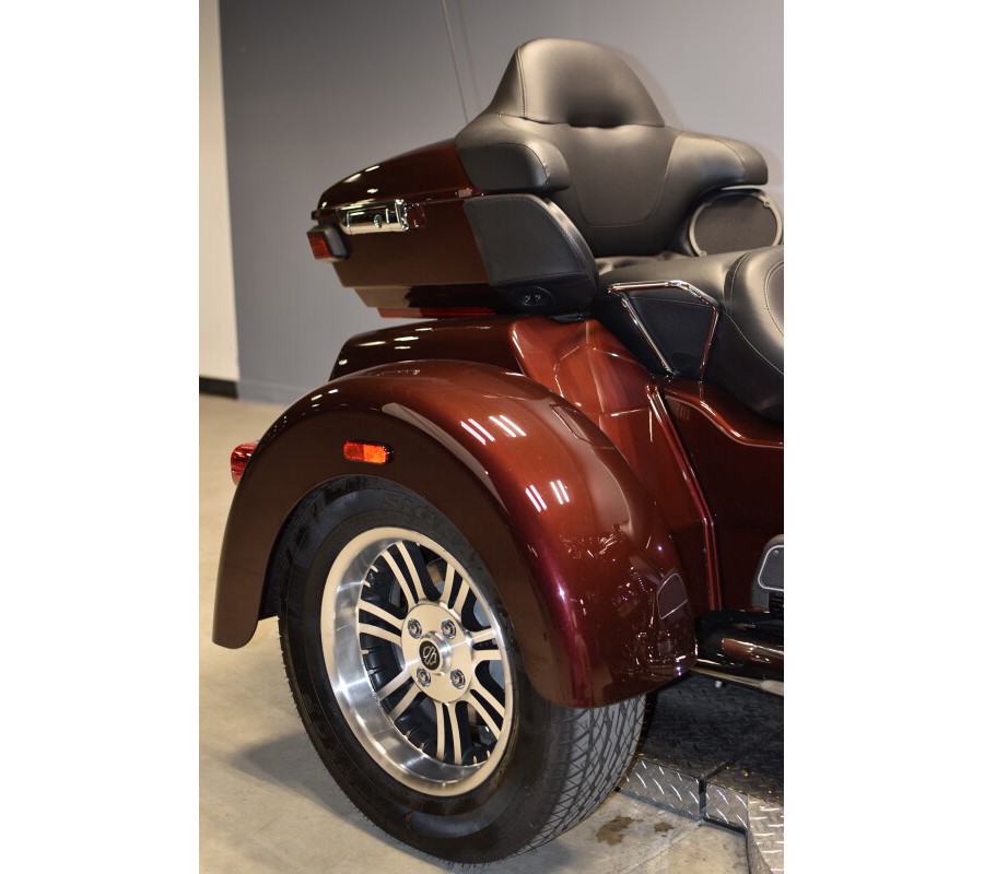 2019 Harley-Davidson Tri Glide Ultra FLHTCUTG