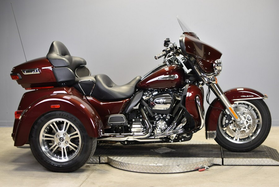 2019 Harley-Davidson Tri Glide Ultra FLHTCUTG