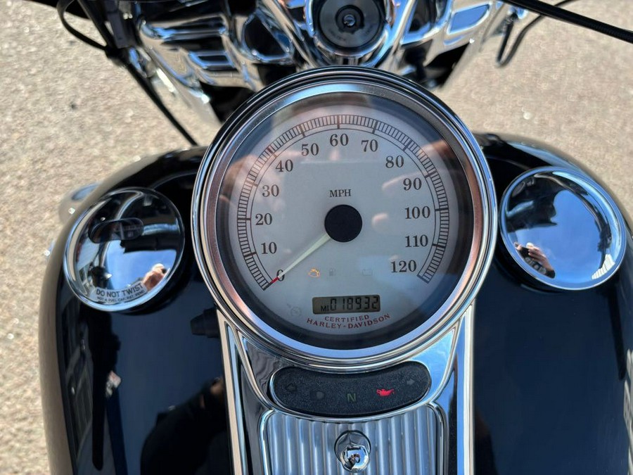 2006 Harley-Davidson® ROAD KING CUSTOM (FLHRSI)