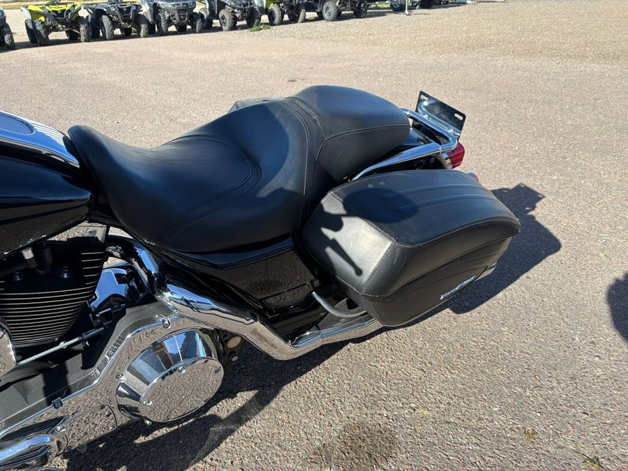 2006 Harley-Davidson® ROAD KING CUSTOM (FLHRSI)