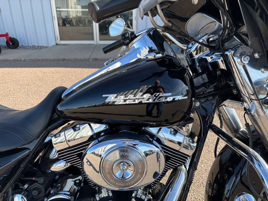 2006 Harley-Davidson® ROAD KING CUSTOM (FLHRSI)