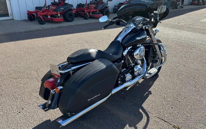2006 Harley-Davidson® ROAD KING CUSTOM (FLHRSI)