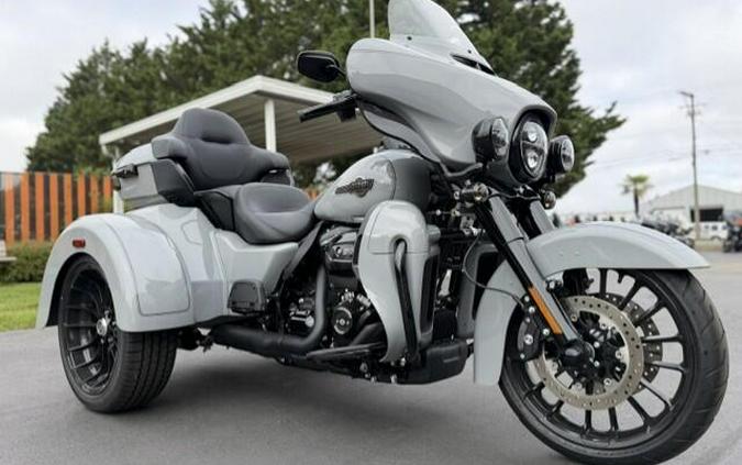 2025 Harley-Davidson Tri Glide Ultra FLHTCUTG