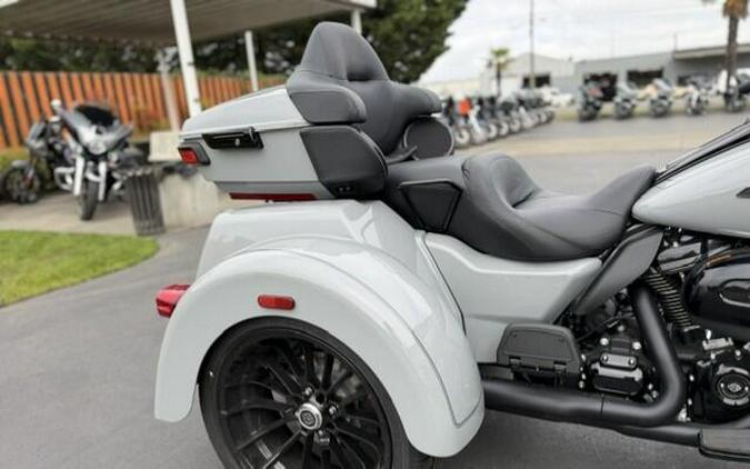 2025 Harley-Davidson Tri Glide Ultra FLHTCUTG