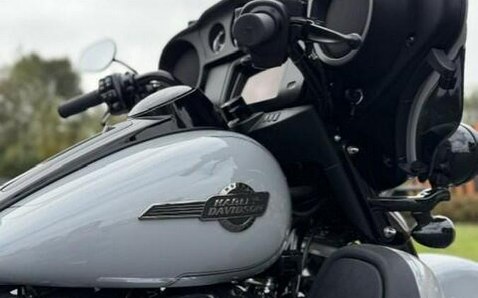 2025 Harley-Davidson Tri Glide Ultra FLHTCUTG