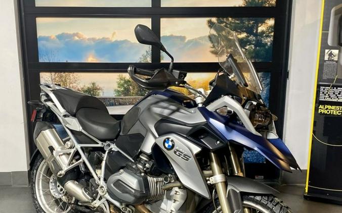 2017 BMW R 1200 GS Rally Technology Frozen Blue / Light Grey Metallic