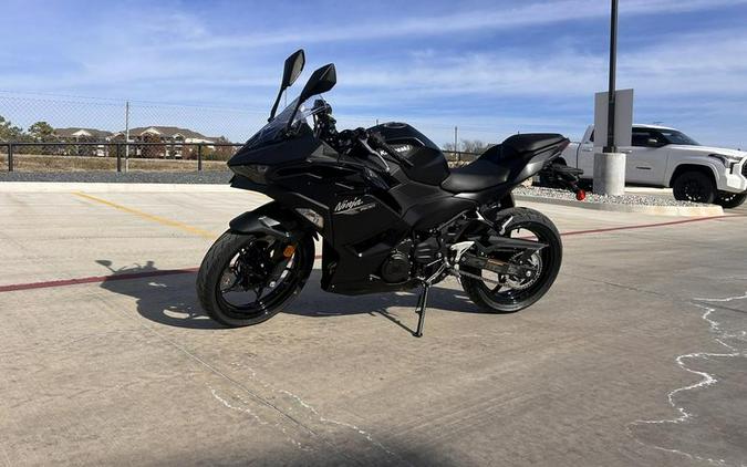 2026 Kawasaki Ninja® 500 Metallic Flat Spark Black