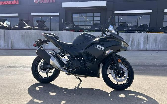 2026 Kawasaki Ninja® 500 Metallic Flat Spark Black