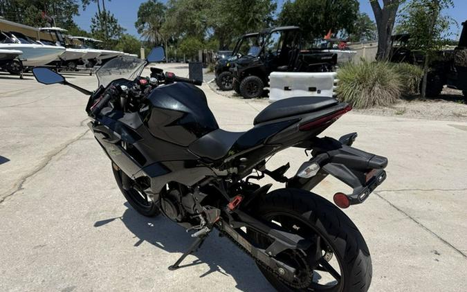 2024 Kawasaki Ninja 500 KRT Edition