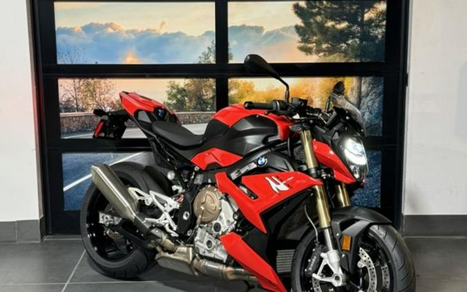 2022 BMW S 1000 R Racing Red