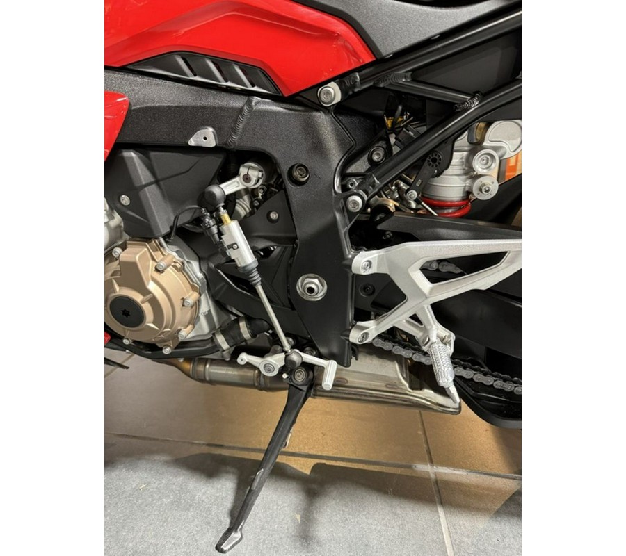 2022 BMW S 1000 R Racing Red