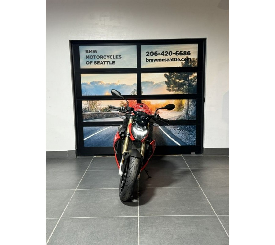 2022 BMW S 1000 R Racing Red