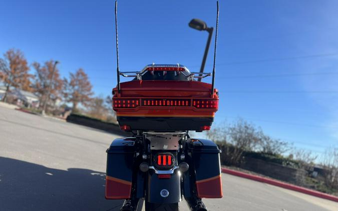 2013 Harley-Davidson® CVO™ Ultra Classic® Electra Glide® FLHTCUSE8 TRIB ORNG/SLATE 953482