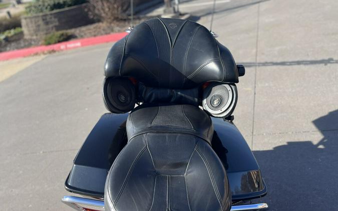 2013 Harley-Davidson® CVO™ Ultra Classic® Electra Glide® FLHTCUSE8 TRIB ORNG/SLATE 953482