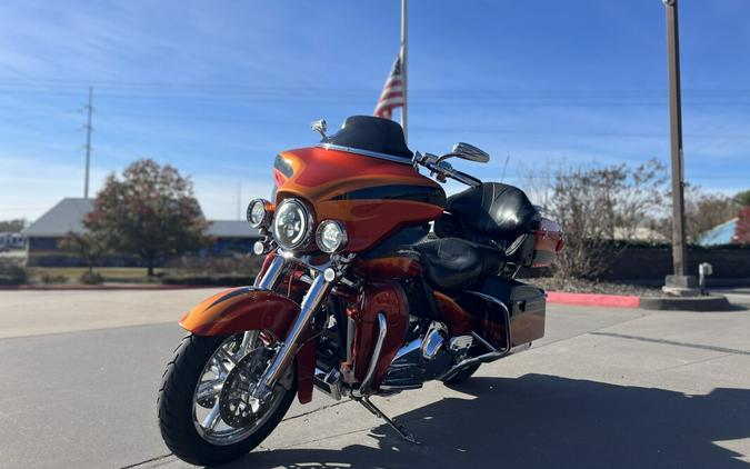 2013 Harley-Davidson® CVO™ Ultra Classic® Electra Glide® FLHTCUSE8 TRIB ORNG/SLATE 953482