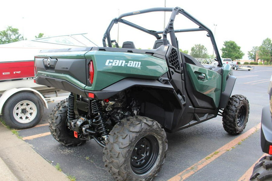 2023 Can-Am® Commander DPS 700