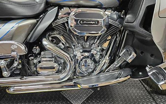 2016 Harley-Davidson CVO™ Road Glide™ Ultra