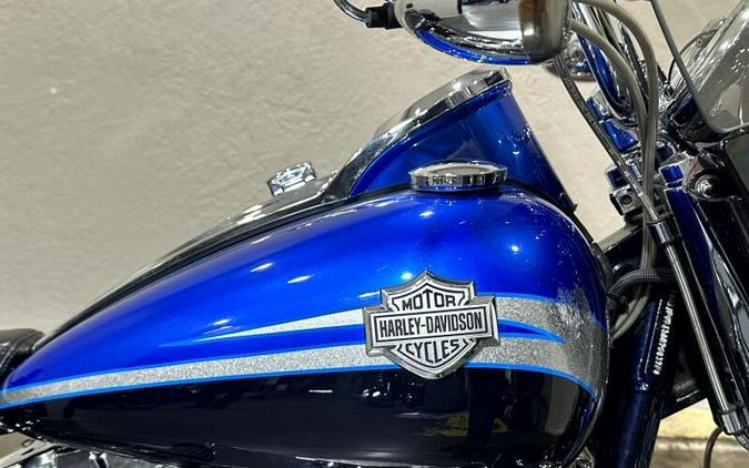 2010 Harley-Davidson® CVO™ Softail® Convertible ABS BLUE/SPHIRE