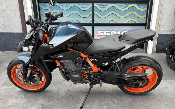 2022 KTM 890 Duke