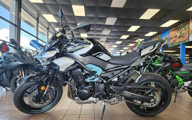 2025 Kawasaki Z900 ABS Galaxy Silver/Metallic Spark Black