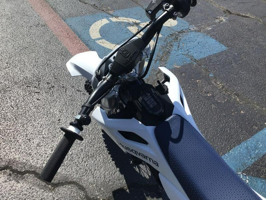 2027 Husqvarna® EE 5