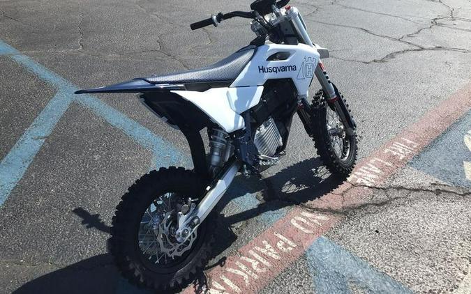 2027 Husqvarna® EE 5