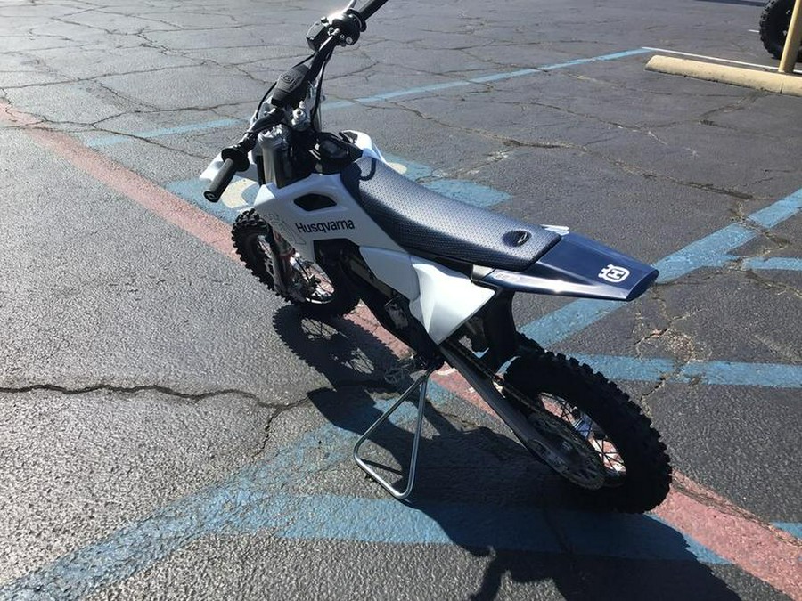 2027 Husqvarna® EE 5