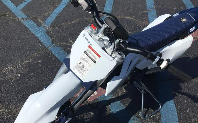 2027 Husqvarna® EE 5