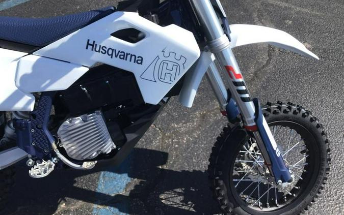 2027 Husqvarna® EE 5