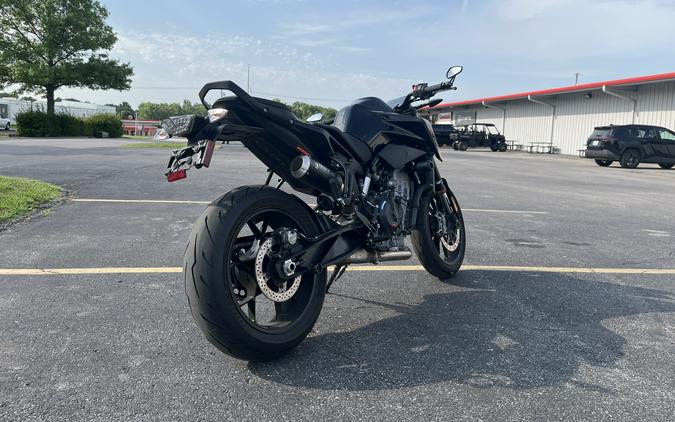 2022 KTM DUKE 890