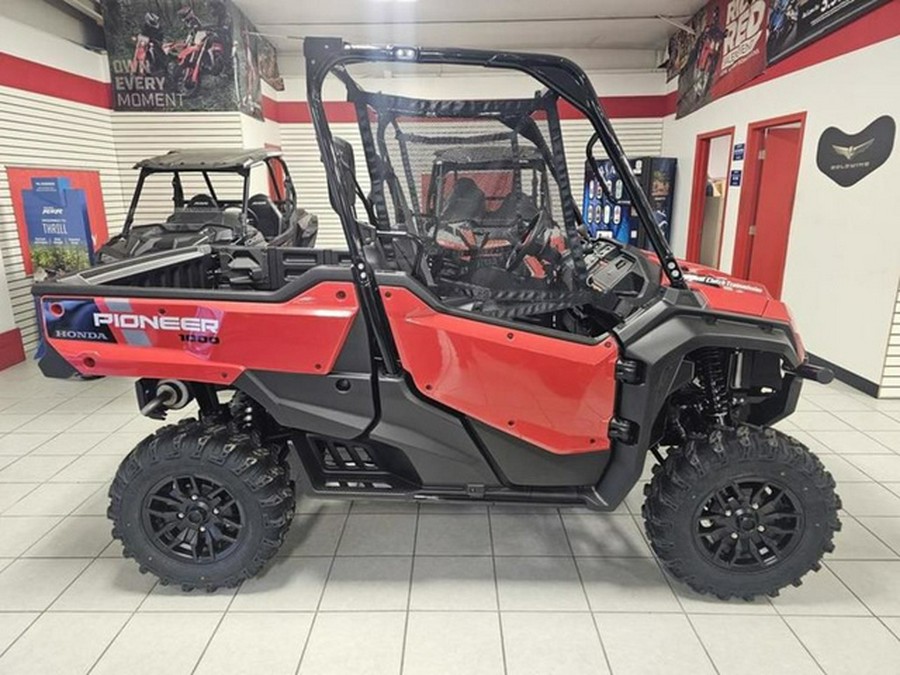 2025 Honda Pioneer 1000 Deluxe