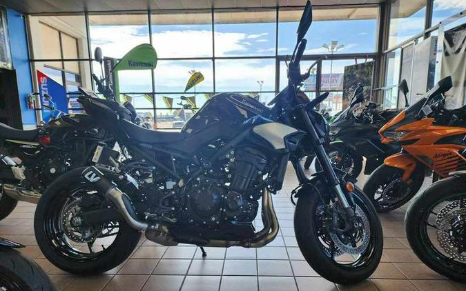 2025 Kawasaki Z900 ABS Metallic Spark Black/Metallic Carbon Gray