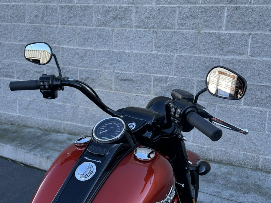 Harley-Davidson® Freewheeler® 2025 FLRT 84632144 WHISKEY FIRE W/ PINSTRIPE