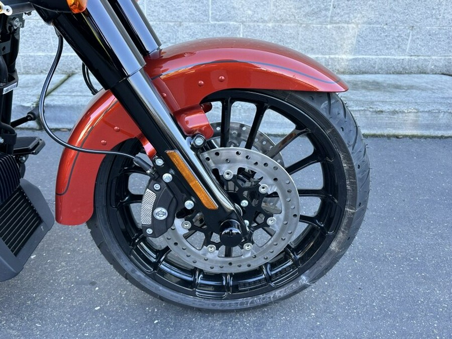 Harley-Davidson® Freewheeler® 2025 FLRT 84632144 WHISKEY FIRE W/ PINSTRIPE