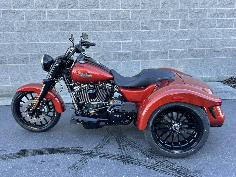 Harley-Davidson® Freewheeler® 2025 FLRT 84632144 WHISKEY FIRE W/ PINSTRIPE
