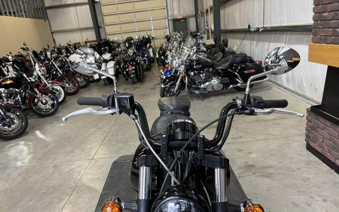 2018 Indian Motorcycle® Scout® Sixty ABS Thunder Black / Titanium Metallic