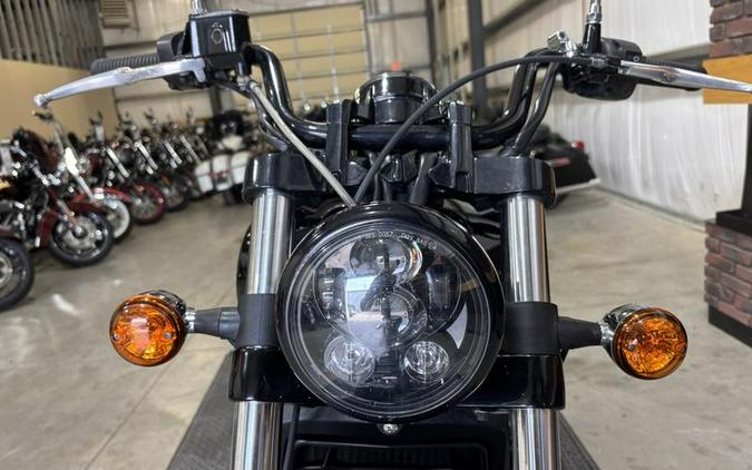 2018 Indian Motorcycle® Scout® Sixty ABS Thunder Black / Titanium Metallic