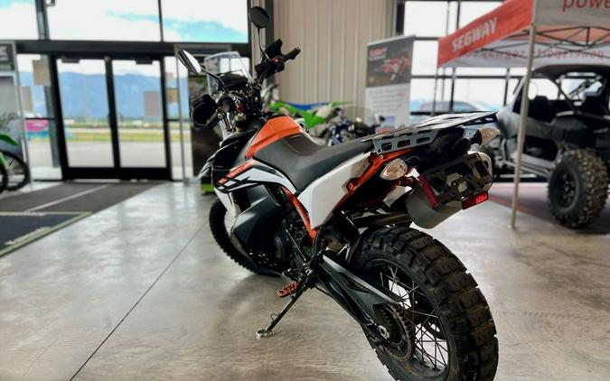 2022 KTM Adventure 890 R