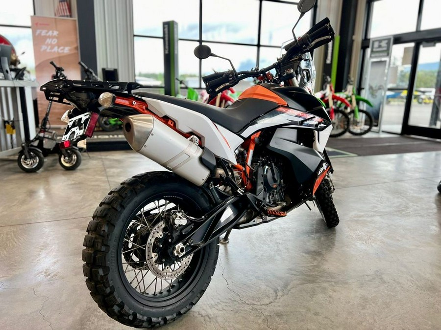 2022 KTM Adventure 890 R