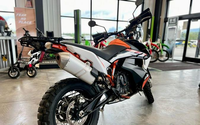 2022 KTM Adventure 890 R