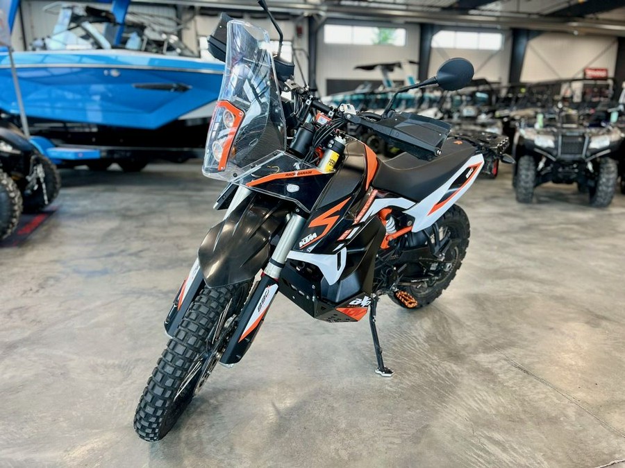 2022 KTM Adventure 890 R