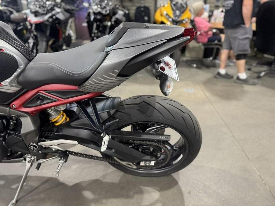 2022 Triumph Street Triple RS Silver Ice