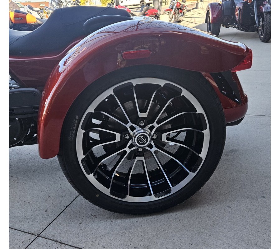 FLTRT 2025 Road Glide 3