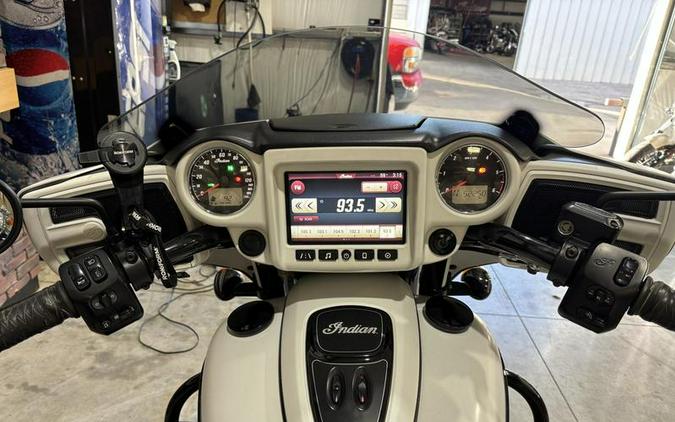 2019 Indian Motorcycle® Chieftain Dark Horse® White Smoke