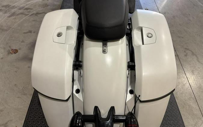 2019 Indian Motorcycle® Chieftain Dark Horse® White Smoke