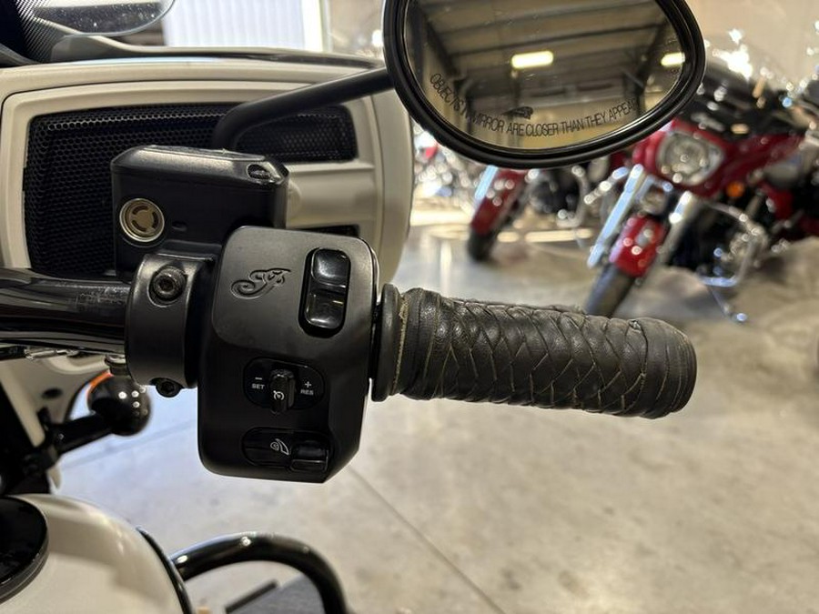 2019 Indian Motorcycle® Chieftain Dark Horse® White Smoke